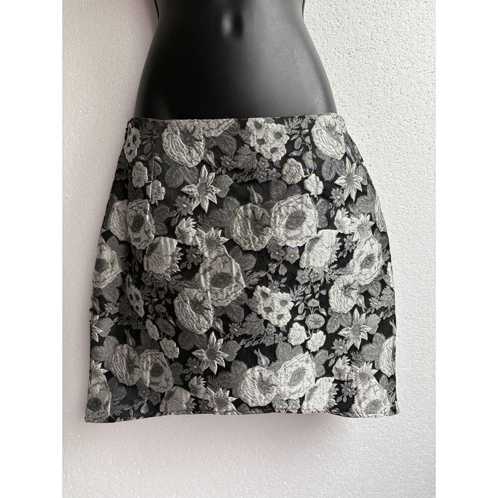 Kourt NWT Floral Structured Mini Skirt Black Grey Size S Jacquard Feminine Date